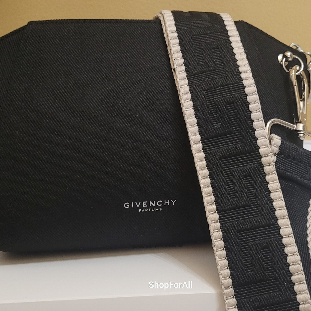 - Givenchy - Picture 7 of 15